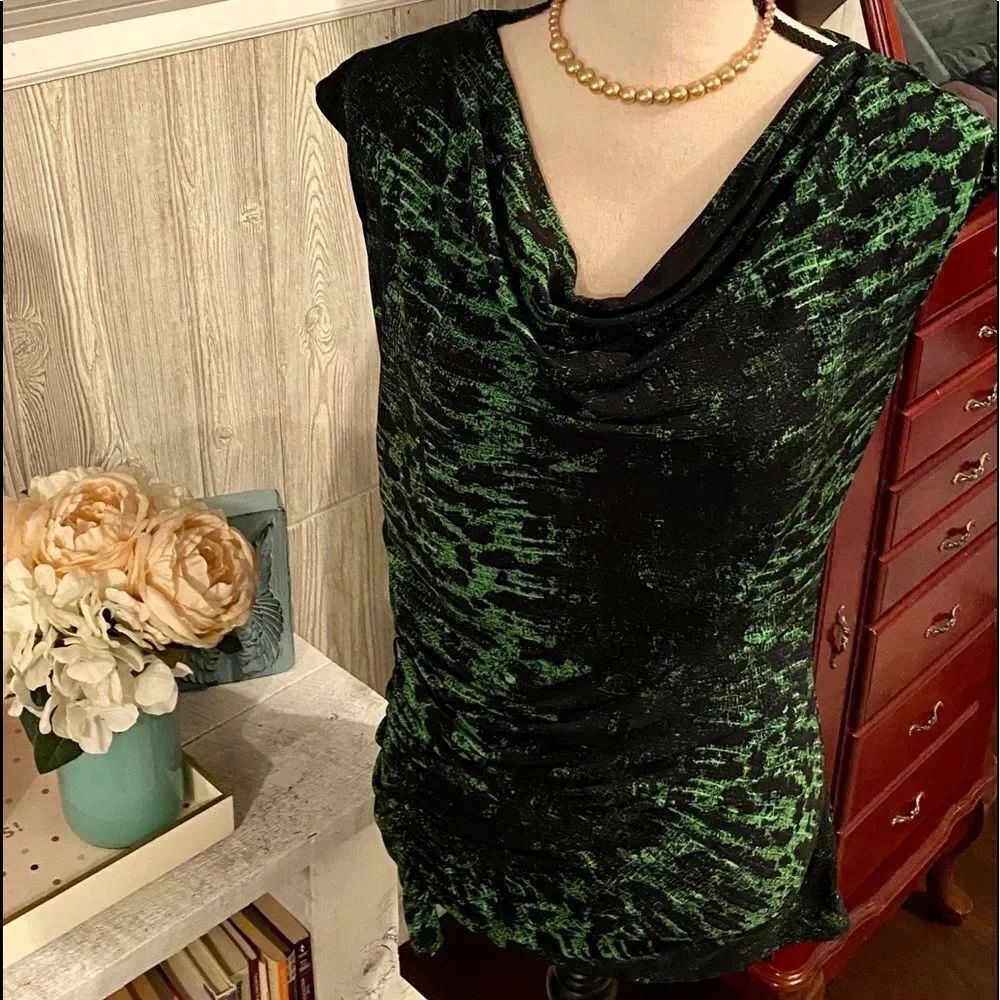 *Vince Camuto* Green Blk Zebra Abstract Top Sz M